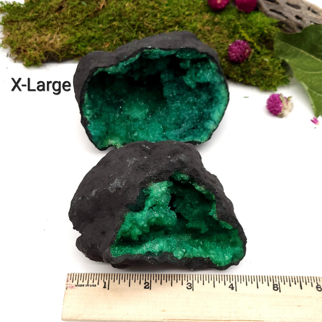 Green Quartz Geode (Dyed) - Funky Stuff