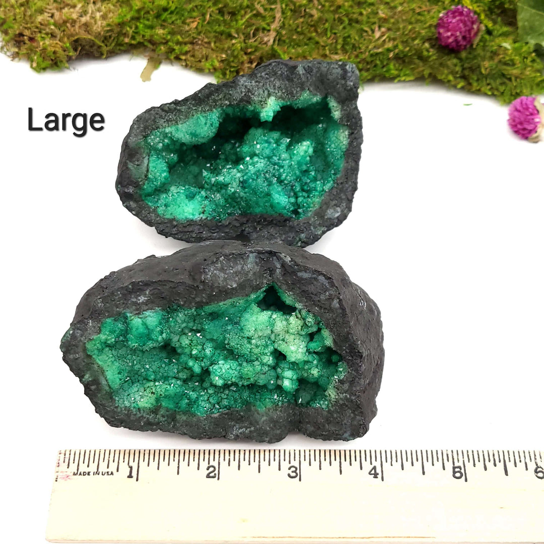 Green Quartz Geode (Dyed) - Funky Stuff